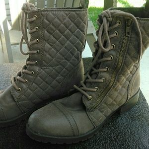 Womens quilted brown boots sz 9 lace/zip up EUC
